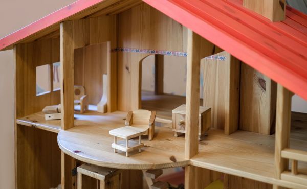 Doll House Assembly in Falls Church